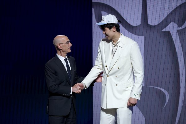 头一遭！萧华NBA总裁生涯首次在球员选拔大会上喊出中国球员的名字