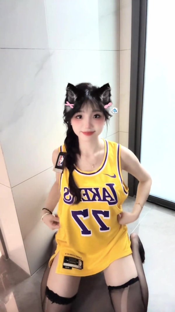 身材比东子炸裂😍“宝贝77”的东契奇亲签运动活动    服  终于到了！