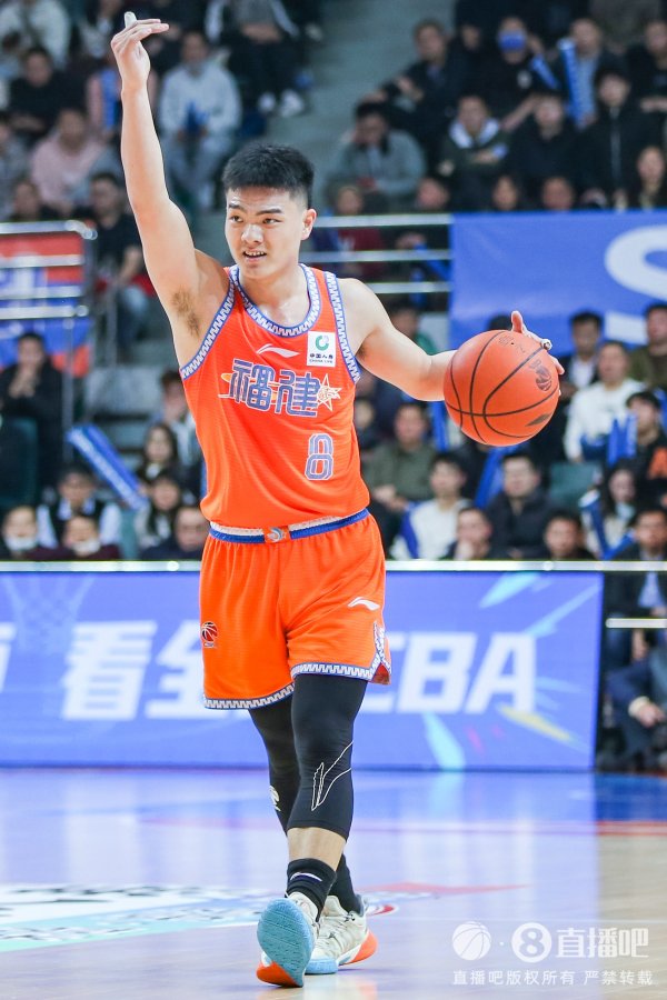 媒体人：黎伊扬收到福建给的C类合同 其他球队可于7月30日前匹配