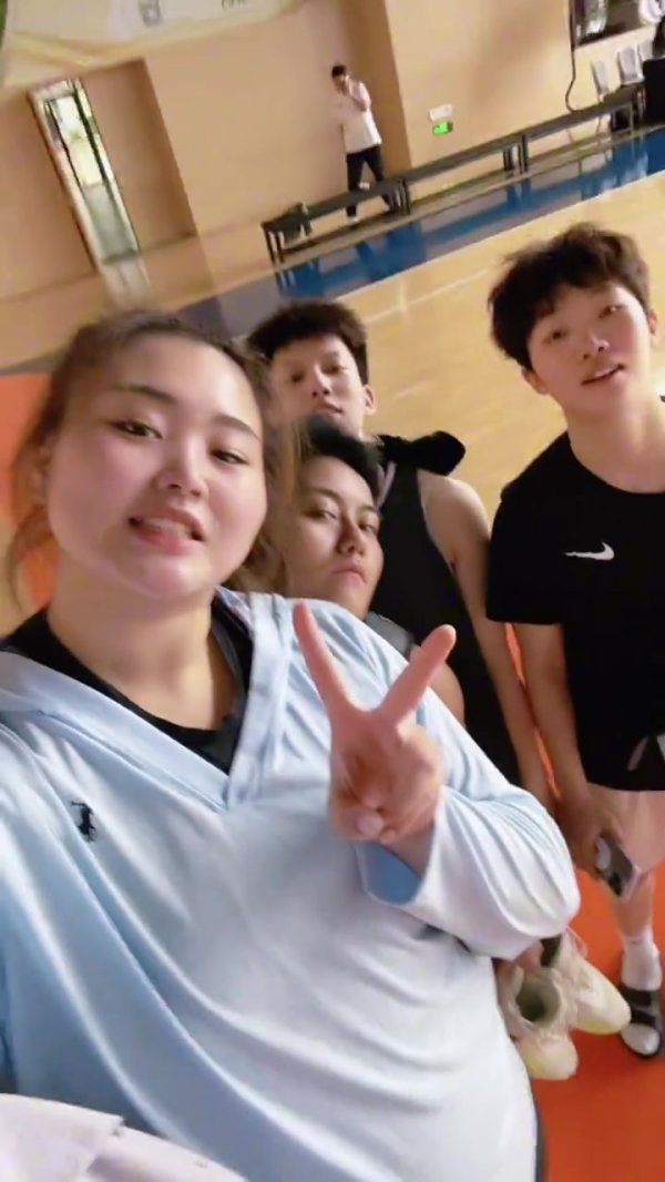 世大运中国女篮夺魁  ！刘禹彤：奇妙旅程 朋友是我生活的快乐解药