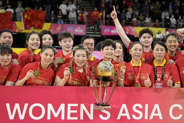 女篮大量起用新人已是定局 球迷也应接受部分功勋球员淡出的现实