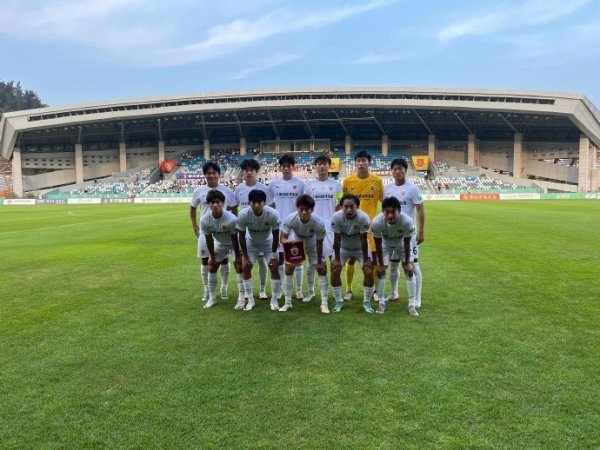 上海海港富盛经开队1-0战胜泉州亚新队,斩获中乙总决赛 阶段开门红 上海海港富盛经开队1-0战胜泉州亚新队,斩获中乙总决赛 阶段开门红