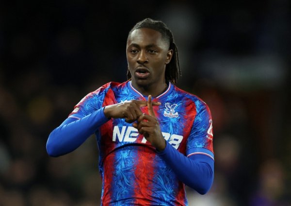 前蓝军后场球员：枪手应签下埃泽，他与萨卡和马丁内利的射门风格不同