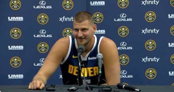 约基奇给2代运动活动 鞋 打广告:这双鞋对脚有好处&很舒适 售价199美元 约基奇给2代运动活动 鞋 打广告:这双鞋对脚有好处&很舒适 售价199美元