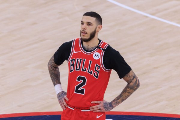 米切尔:鲍尔是个顶级防卫 者 他的防卫 心态让我对他敬佩不已 米切尔:鲍尔是个顶级防卫 者 他的防卫 心态让我对他敬佩不已