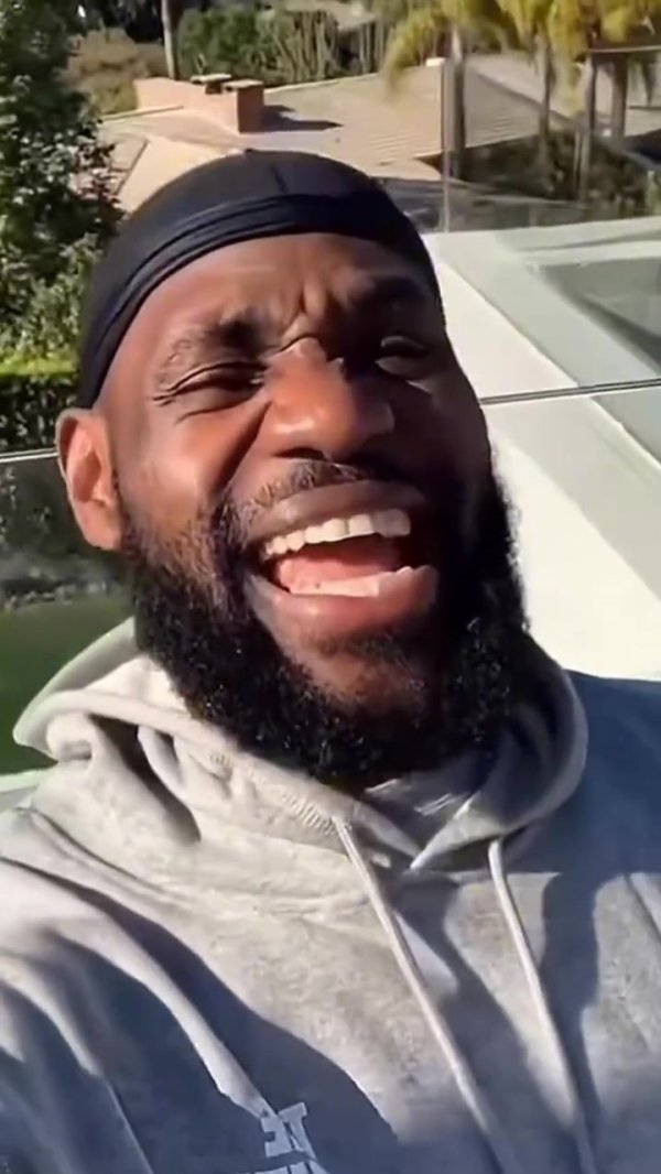 老詹同款美食!周琦晒视频星期一吃Taco:哈哈哈 老詹同款美食!周琦晒视频星期一吃Taco:哈哈哈