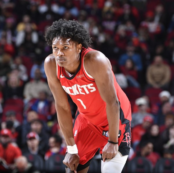 贾巴里：阿门现在投射很自信也非常流畅 尤其是掩护配合后的中距离