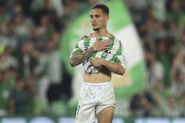 天空体育:安东尼仍然渴望加盟贝蒂斯,曼联要求直接出售或加买断 天空体育:安东尼仍然渴望加盟贝蒂斯,曼联要求直接出售或加买断