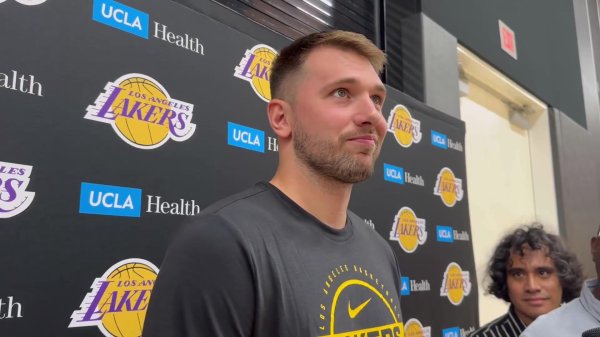 用三个词总结练习 营前三天的感受 东契奇:有趣、兴奋、艰苦 用三个词总结练习 营前三天的感受 东契奇:有趣、兴奋、艰苦