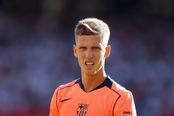 判若两人😶6000万奥尔莫10场1球,5550万欧加盟上赛季12球7助 判若两人😶6000万奥尔莫10场1球,5550万欧加盟上赛季12球7助