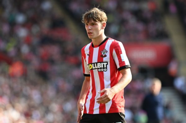 TA：埃弗顿4000万镑报价19岁翼锋迪布林遭拒，南安普顿要价5000万