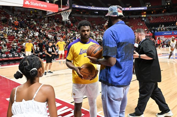 夸梅:你们说布朗尼是黑人的荣誉 但却批评本内特&夸梅&威少 夸梅:你们说布朗尼是黑人的荣誉 但却批评本内特&夸梅&威少