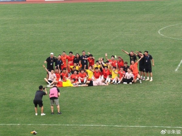 上海橘橙冲乙成功，投资人朱骏调侃：靠海报就可以了