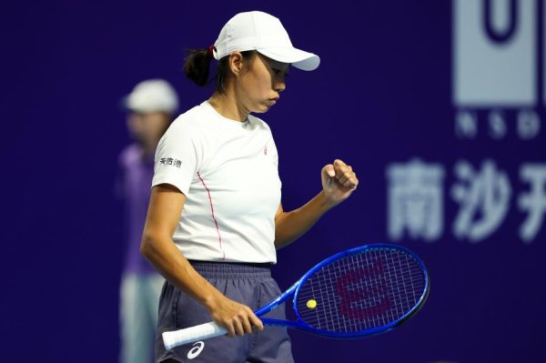 张帅2-1反转 埃里亚韦茨 晋级下一轮 广州网球运动活动 透明 赛8强 张帅2-1反转 埃里亚韦茨 晋级下一轮 广州网球运动活动 透明 赛8强