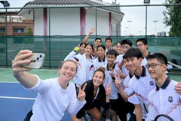 与职业球员面对面｜广网国际组合走进广州外国语学校