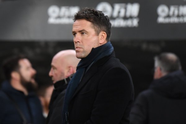 欧文谈双红会: 曼联在客场可以摆大巴死守, 压力反而没在主场大 欧文谈双红会: 曼联在客场可以摆大巴死守, 压力反而没在主场大