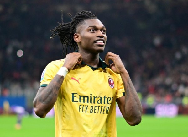 托尼:莱奥踢中锋的表现我不太喜欢,他回到自己位置后接管了比赛 托尼:莱奥踢中锋的表现我不太喜欢,他回到自己位置后接管了比赛