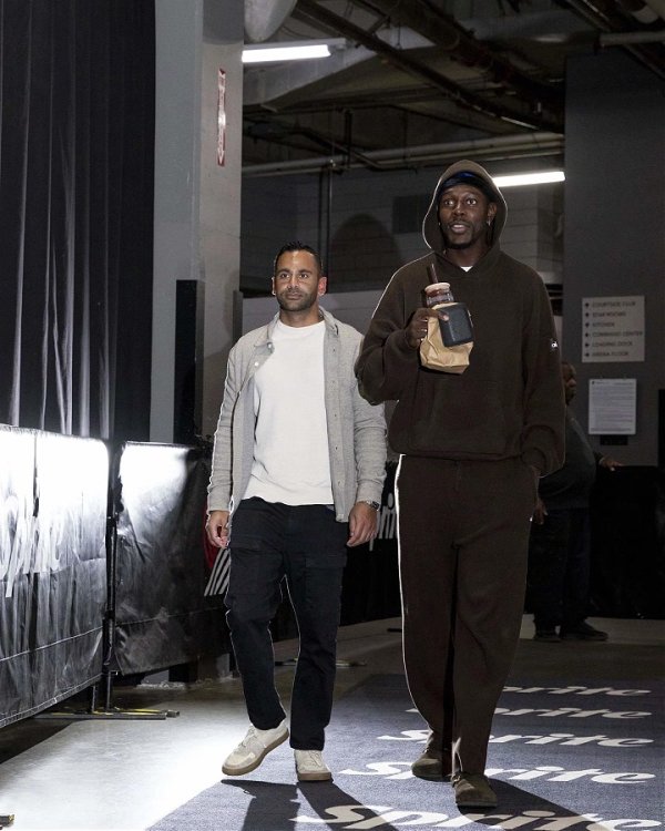 型男入场秀!杨瀚森&霍勒迪连帽衫套装 格兰特上身《千与千寻》 型男入场秀!杨瀚森&霍勒迪连帽衫套装 格兰特上身《千与千寻》