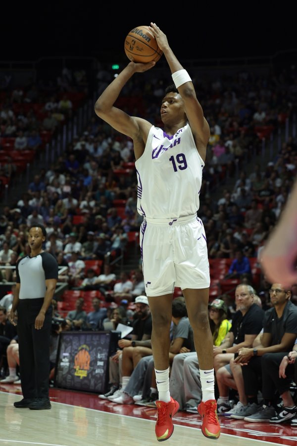 常规时间错失准致胜球  球！贝利13投8中 砍下20分7篮板球  ！