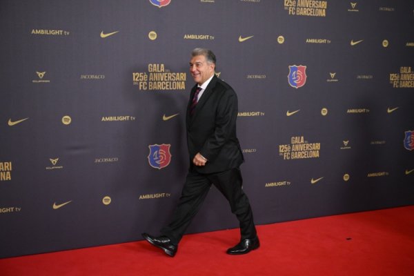 每体:巴萨谨慎处理球员注册,目前已释放出2800万欧薪资空间 每体:巴萨谨慎处理球员注册,目前已释放出2800万欧薪资空间