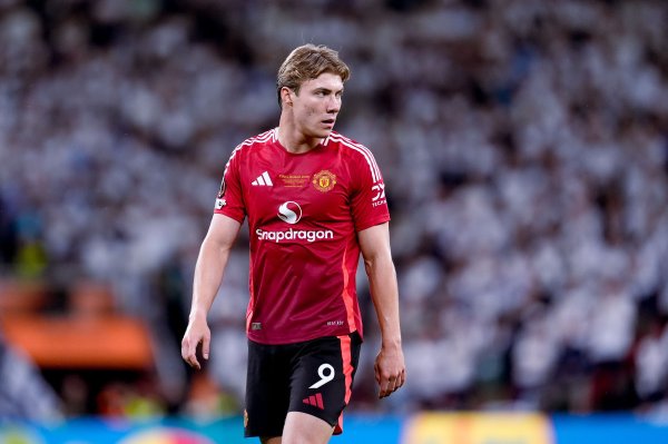 曼联跟队:霍伊伦对加盟米兰持开放态度,曼联有信心达成协议 曼联跟队:霍伊伦对加盟米兰持开放态度,曼联有信心达成协议