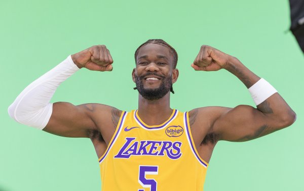 这是开窍了!艾顿出战26分钟 8中6高效砍14分8板5助2断1帽! 这是开窍了!艾顿出战26分钟 8中6高效砍14分8板5助2断1帽!