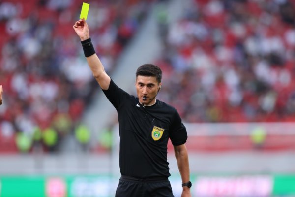 麦麦提江执法申花5胜2平5负,执法泰山3胜2平6负并有3张直红 麦麦提江执法申花5胜2平5负,执法泰山3胜2平6负并有3张直红