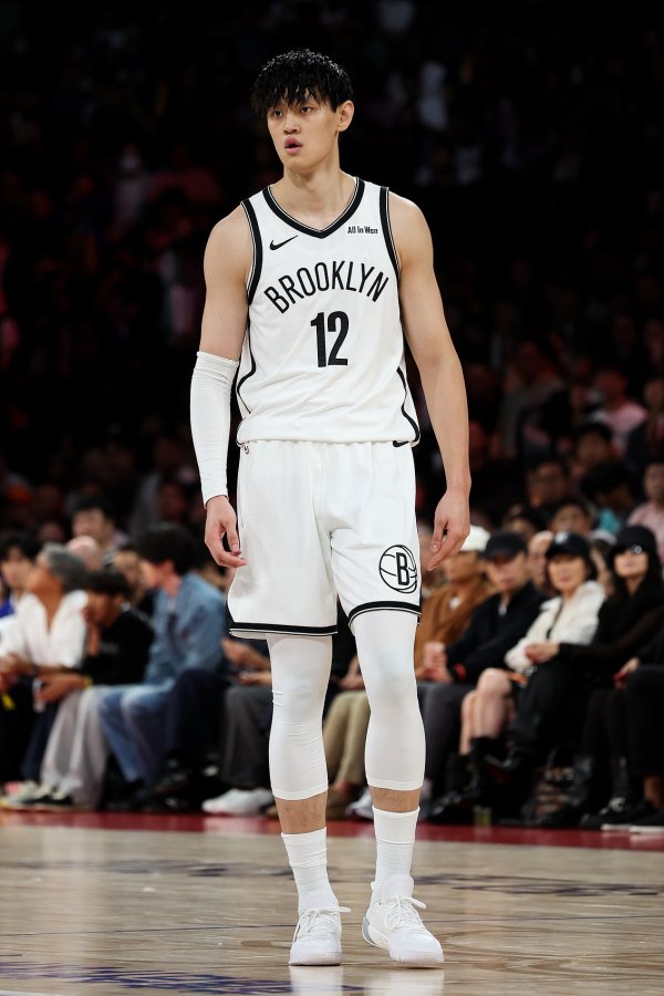 篮网裁曾凡博！官微：很幸运能陪凡博再站上运动活动    场   祝复健  一切顺利