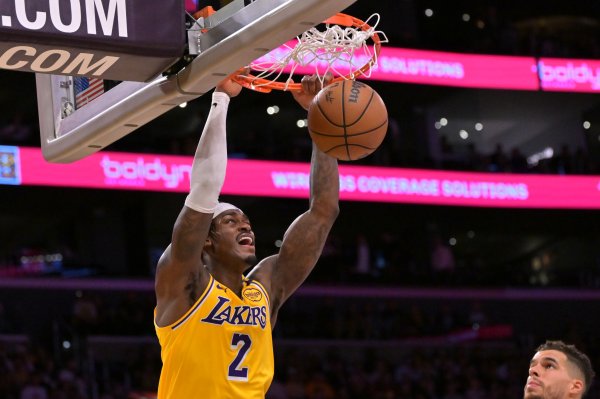 望无大碍!湖记:范德比尔特左股四头肌瘀伤 本场不会回归 望无大碍!湖记:范德比尔特左股四头肌瘀伤 本场不会回归