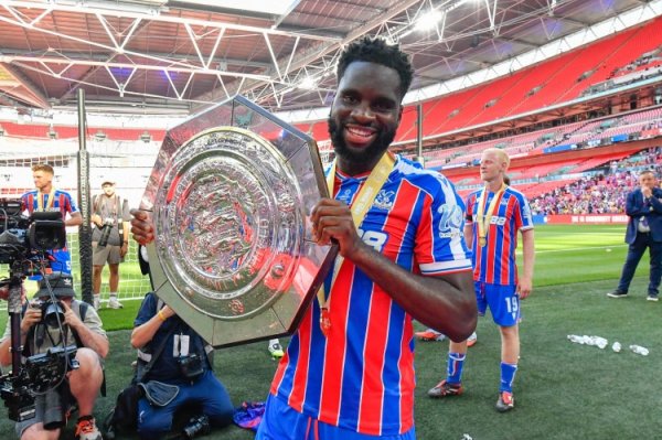 记者：水晶宫前场球员爱德华同意加盟尼斯，俱乐部正深入谈判