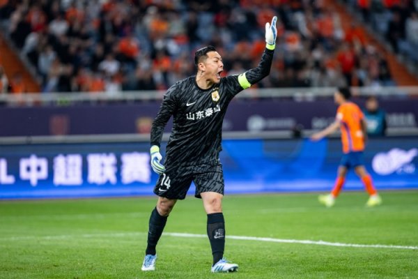 鲁媒：克雷桑、高准翼、王大雷停赛，泰山队面临阵形    不整的困扰