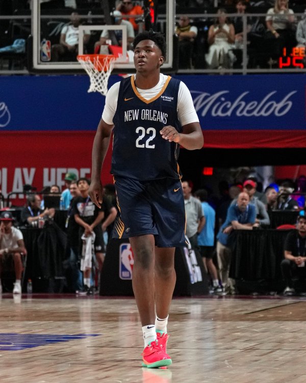 鹈鹕官方：13号秀德里克-奎因已获准复健    全面的篮球赛  活动