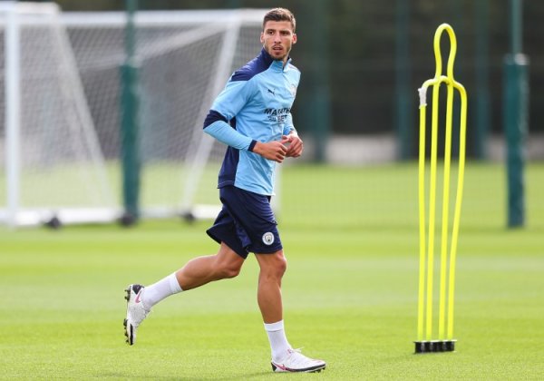 官方：鲁本-迪亚斯因对社区工作的卓越贡献，被授予PFA社区冠军奖