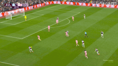 维拉2-0领先!奥纳纳张弓搭箭暴力远射,皮球弹地急速窜入近角 维拉2-0领先!奥纳纳张弓搭箭暴力远射,皮球弹地急速窜入近角