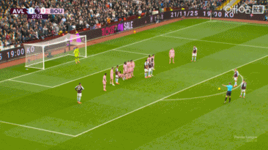 圆月弯刀！布恩迪亚直接任意球破门，维拉1-0领先伯恩茅斯