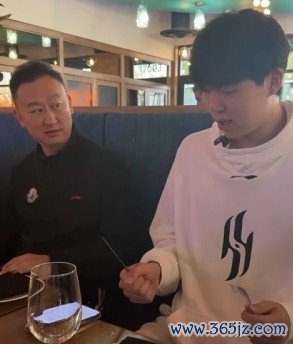左手拿刀还是右手拿刀？刘维伟小考杨瀚森：米奇筷子用得挺好