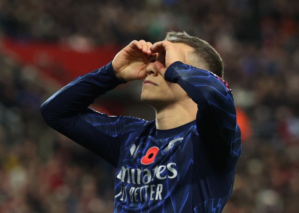 鲁尼谈英超形势:阿森纳和曼城是夺冠热门,我倾向于看好枪手 鲁尼谈英超形势:阿森纳和曼城是夺冠热门,我倾向于看好枪手